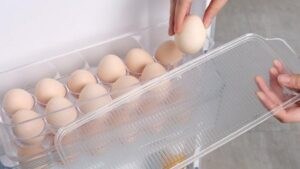 Не слагайте яйцата на вратата в хладилника! Безумно опасно е (СНИМКИ)