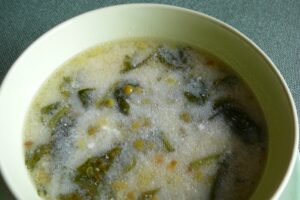 Супа със спанак и грах